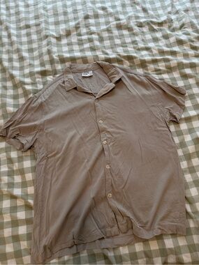 Men's Casual Short-Sleeve Button-Down Shirt in Taupe